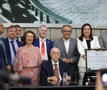 ALE homenageia o pediatra Dr. Milton Hênio com entrega da comenda Tavares Bastos