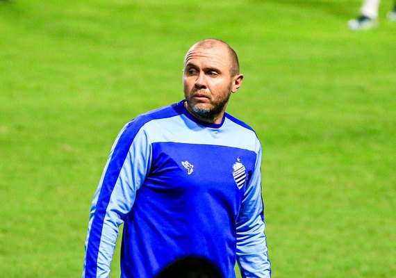 Técnico Mozart deixa o CSA e acerta com a Chapecoense