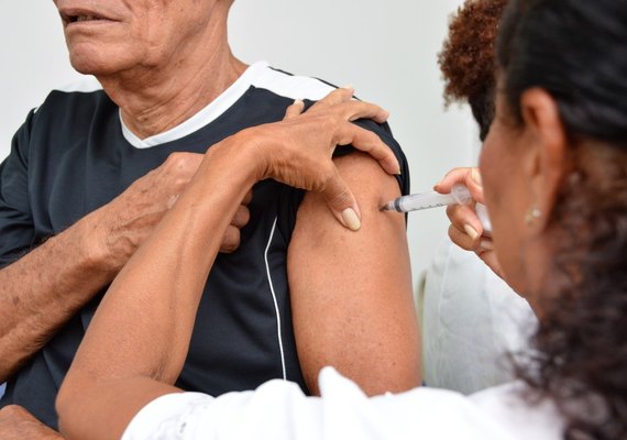 Prefeitura de Marechal inicia vacinação contra a gripe em idosos, grupo de risco da Covid-19