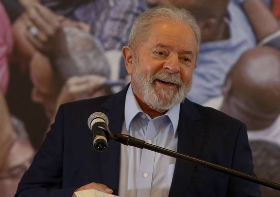 Pesquisa aponta Lula com 49% das intenções de votos e Bolsonaro com 23%