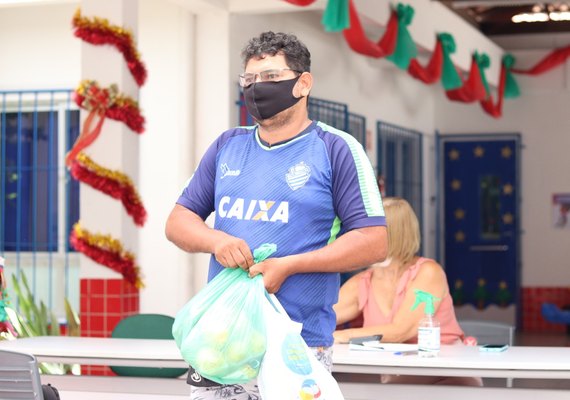 Escolas de Maceió recebem 20 mil kits da agricultura familiar em ação da prefeitura