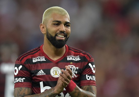 Flamengo vence Santos e garante liderança no primeiro turno do Brasileirão