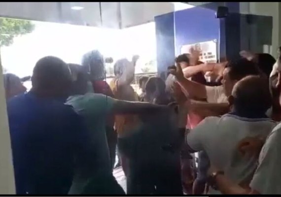 Vídeo: ex-prefeito dá soco em vereador e provoca quebra-pau durante audiência
