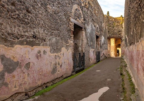 Tecnologia 3D revela inscrições e desenhos inéditos de 2 mil anos em Pompéia