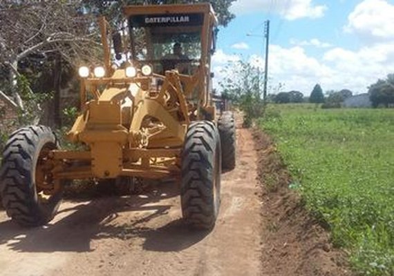 Prefeitura melhora acessos e estradas de comunidades rurais