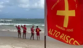 Seis resgates em 30 minutos: Guarda-vidas evitam nova tragédia no Francês, em Alagoas