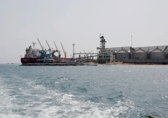 Houthis anunciam bloqueio naval contra Arábia Saudita em apoio ao Irã