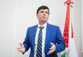 Estado vai levantar demanda antes de voltar a contratar na Educação