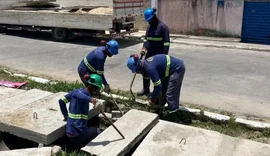 Prefeitura de Maceió instala tampas de concreto em galeria pluvial de Fernão Velho