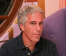 Vítimas pedem R$ 32 mi em ação sobre acervo de fotos de Jeffrey Epstein