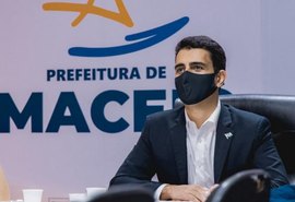 JHC anuncia programa de bolsa de estudos para pessoas de baixa renda
