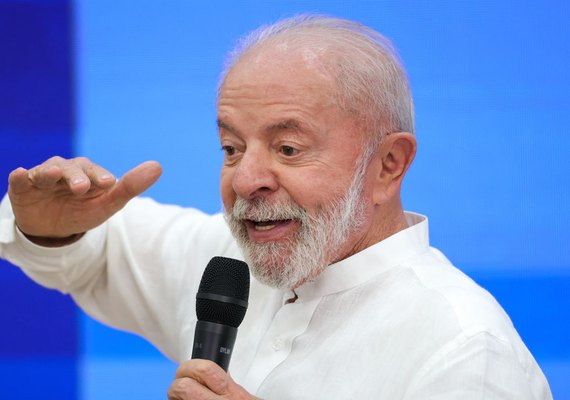 Aprovação de Lula sobe para 50% e supera rejeição pela primeira vez no ano