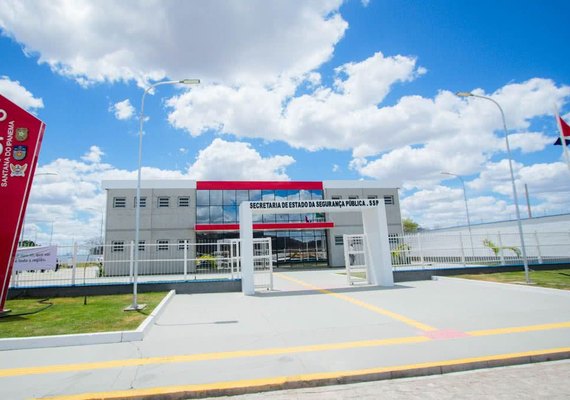 Trabalhador é flagrado armado com faca durante coleta de lixo em Dois Riachos