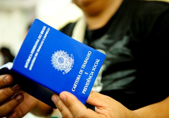 Brasil perde mais de 860 mil empregos formais em abril