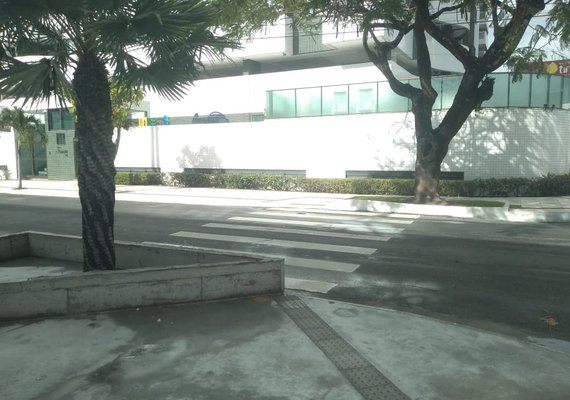 Estrutura de concreto dificulta acesso de pessoas com deficiências