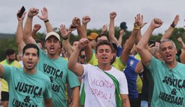 Nikolas Ferreira conclui caminhada de 240 km até Brasília em ato por Bolsonaro