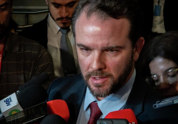 Durigan rebate críticas de Milei e chama presidente argentino de ''palhaço''
