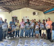 Parceria distribui 50 mil alevinos para produtores de pequeno porte em Penedo