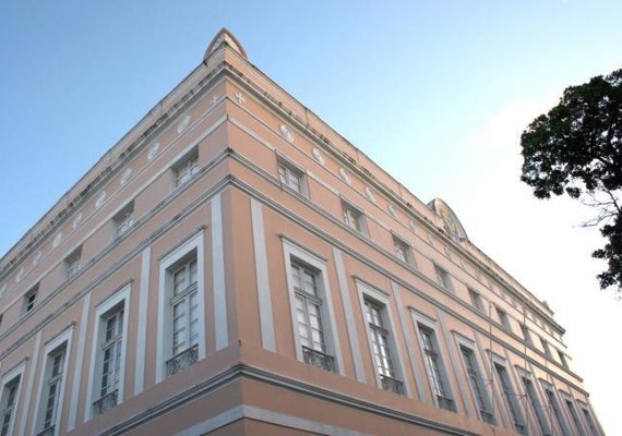 Deputada critica PEC durante sessão na ALE e classifica proposta como 'retroatividade seletiva'