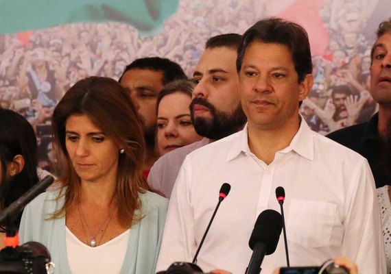 Haddad muda de ideia e parabeniza Bolsonaro: País merece o melhor