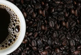 Estudo aponta benefícios do café para o cérebro e o fígado ao longo da vida
