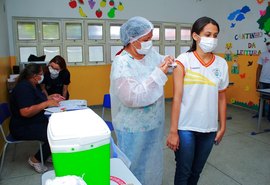 Prefeitura disponibiliza transporte para vacinar estudantes das escolas da SEMED Penedo