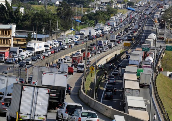 Caminhoneiros não recuam e greve é mantida para o início do mês