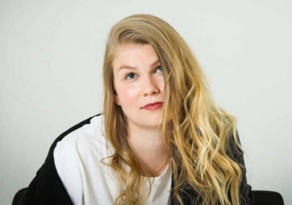 Conheça Vicka, cantora que teve 1 milhão de views com música da quarentena