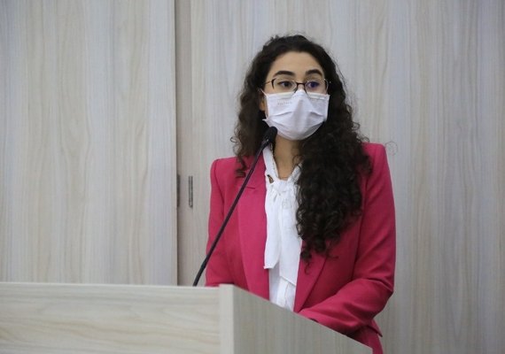 Teca Nelma cobra providências à Câmara Municipal sobre título fake para Bolsonaro