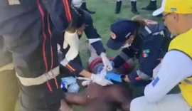 Homem é encontrado com faca cravada nas costas na orla de Maceió