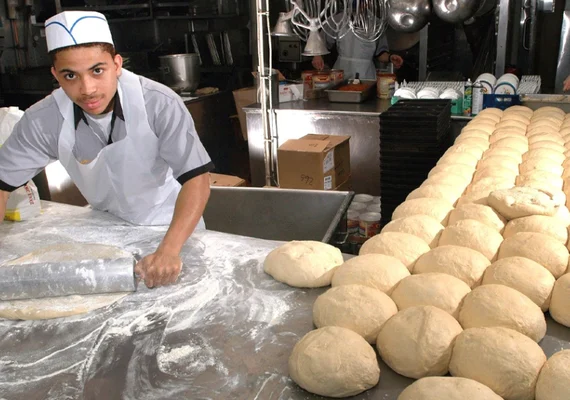 Cooperativa financeira amplia apoio a pequenos negócios e fortalece presença no setor de panificação