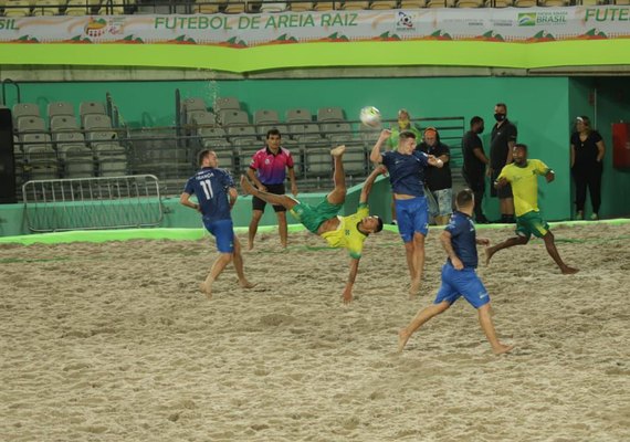 Brasil e México encerram 1ª fase do Mundial de Futebol de Areia Raiz