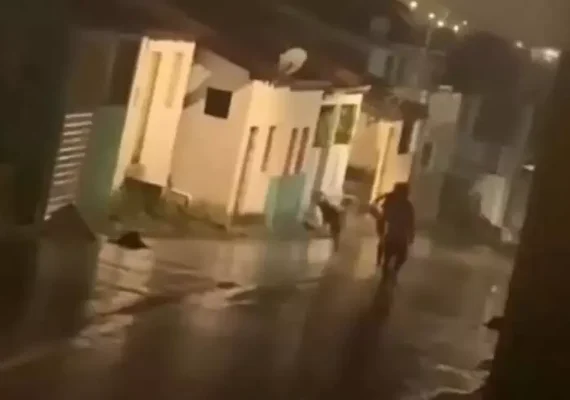 Após pedido do MPAL, homem que agrediu companheira na rua em Quebrangulo é preso