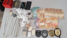 Operação conjunta prende dois homens e apreende drogas, dinheiro e moto em Arapiraca