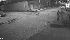 Polícia divulga vídeo de suspeitos arrastando vítima para linchamento no Tabuleiro