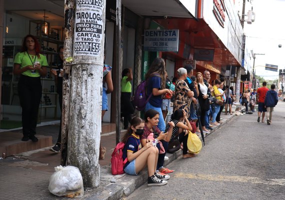 População reclama de infraestrutura dos pontos de ônibus no Centro de Maceió