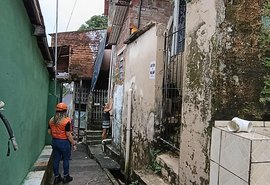 Chuvas em Maceió provocam desabamento e deixam imóvel em risco