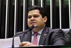 Davi Alcolumbre testa positivo para covid-19