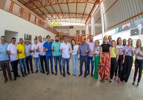 Manga arregaçada e liga com o povo: JHC vai gastar a “sola do sapato” a partir de agora