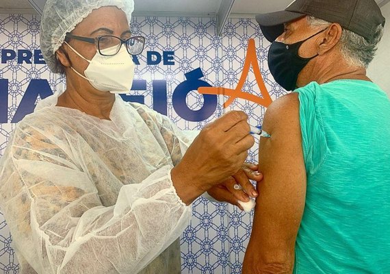 Maceió começa a aplicar a 4ª dose para idosos a partir dos 60 anos