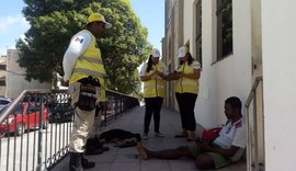 Ronda no Bairro solicita atendimento médico para homem em situação de rua na Jatiúca