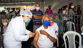 Vacinação de idosos de 85 anos acima em Maceió continua no fim de semana