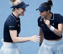 Luisa Stefani e Dabrowski vencem na estreia e avançam no US Open