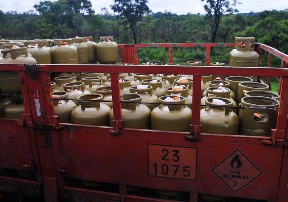 Lula sanciona programa Gás do Povo; veja quem tem direito e como acessar