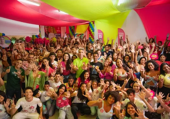 Rafael Brito e Teca Nelma participam de encontro com a juventude