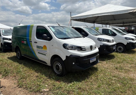 Governador Paulo Dantas entrega furgões para fortalecer a agricultura familiar em Alagoas