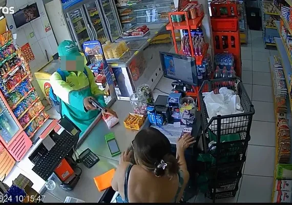 Adolescente que usou uniforme de gari para praticar roubos é apreendido, no Benedito Bentes