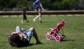 Pediatras pedem aprovação de lei com licença-paternidade de 1 mês