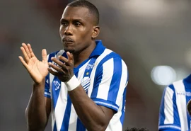 Atacantes do CSA sofrem choque de cabeça em treino; Igor Bahia está fora da estreia no Alagoano
