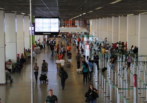 Aeroportos têm 155 voos cancelados na manhã deste sábado